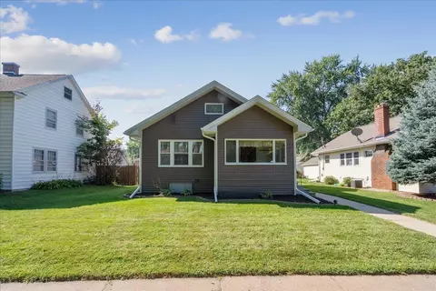 607 Home Park Blvd, Waterloo, IA 50701