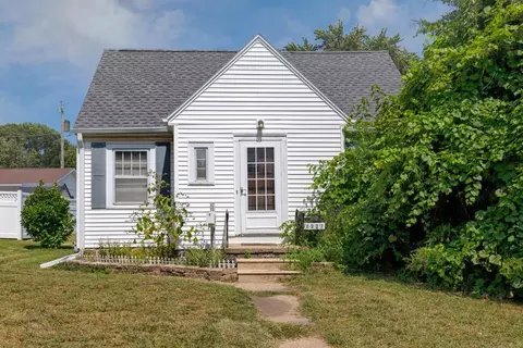 1227 Independence Ave, Waterloo, IA 50703