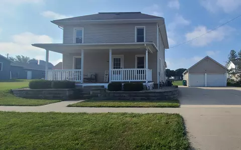 304 E Iowa St, Monona, IA 52159