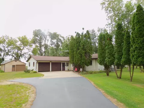 116 Delhi Rd, Manchester, IA 52057