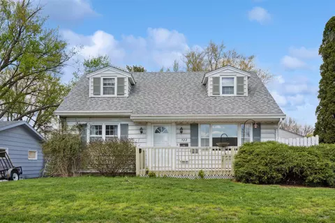 922 E Seerley Blvd, Cedar Falls, IA 50613