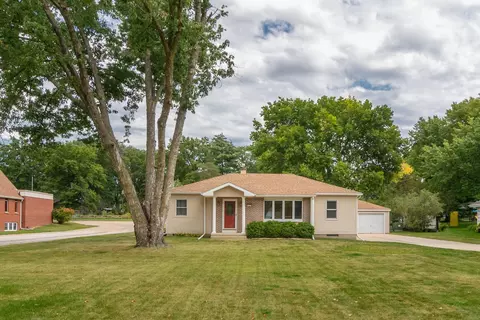 2820 Willow Ln, Cedar Falls, IA 50613