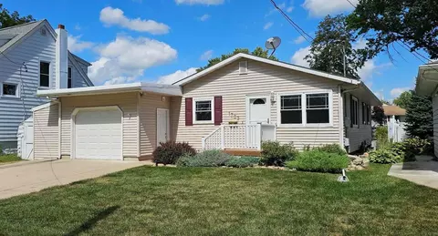 1703 Owen St, Charles City, IA 50616