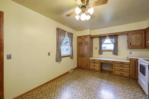 405 E Main St, Caledonia, MN 55921 photo 18