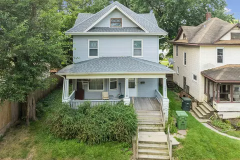 909 W 1st St, Waterloo, IA 50701