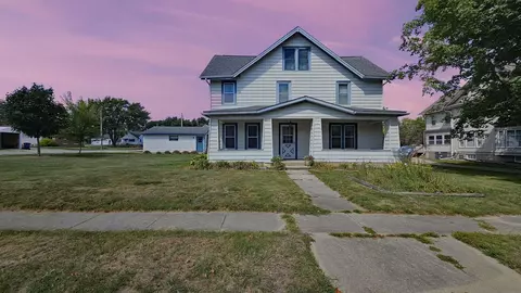 808 Main St, Elgin, IA 52141
