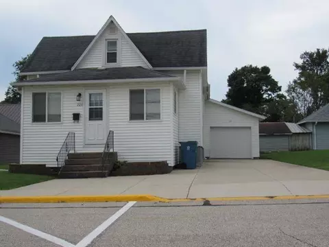 224 E Grand St, Monticello, IA 52310