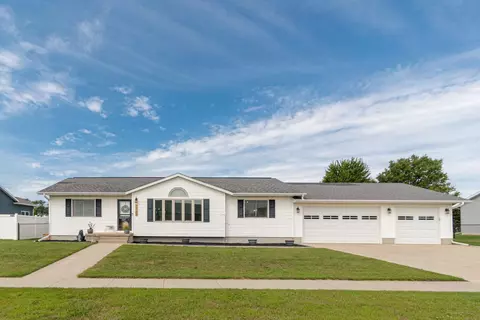 1303 Comstock St, La Porte City, IA 50651