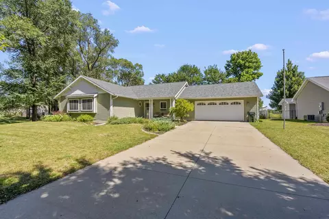 2009 Central Ave, Cedar Falls, IA 50613
