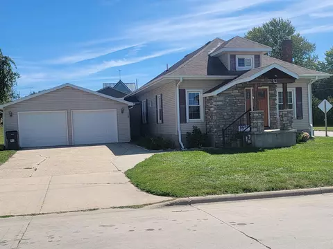 208 W Bradford St, West Union, IA 52175