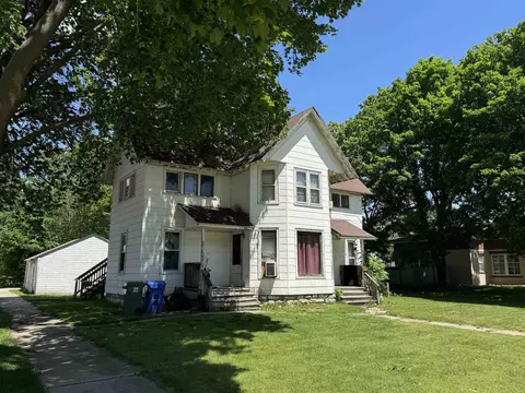 1601 Clark St, Charles City, IA 50616