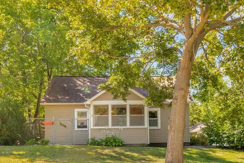 1609 Olive St, Cedar Falls, IA 50613