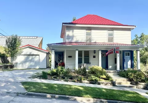 306 Court St, Decorah, IA 52101