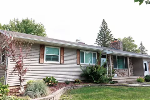 550 Prestien Dr, Denver, IA 50622