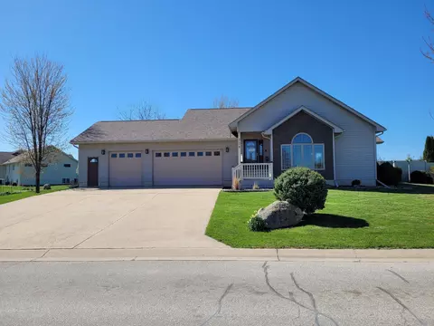 708 Front St, Fairbank, IA 50629