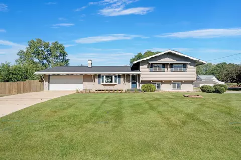 3106 W 4th St, Waterloo, IA 50701