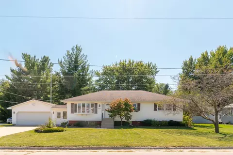 812 16th Ave, Gilbertville, IA 50634