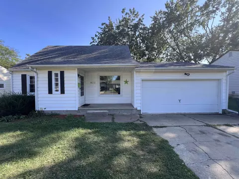 922 Easton Ave, Waterloo, IA 50702