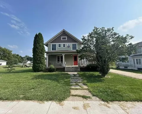 219 W Des Moines St, Brooklyn, IA 52211