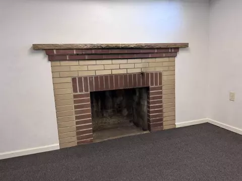 801 Hickory St, Waterloo, IA 50701 photo 17