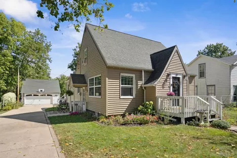 119 E Main St, Shell Rock, IA 50670