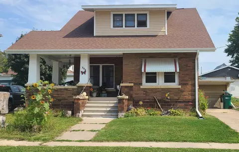 203 S Main St, Monona, IA 52159