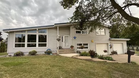 12 E Jefferson St, New Hampton, IA 50659