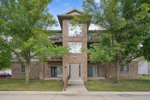 3649 Pheasant Ln #3, Waterloo, IA 50701