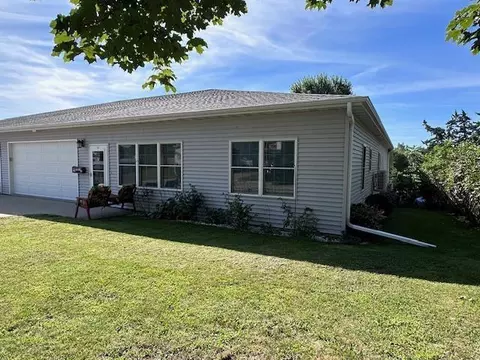 22 3 Ave SW, Waukon, IA 52172