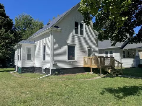 112 6th Ave SE, Oelwein, IA 50662