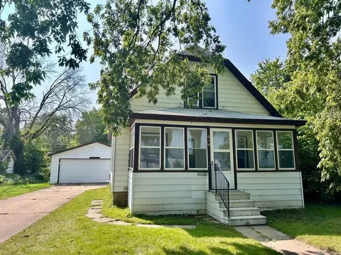 614 10th Ave, Charles City, IA 50616