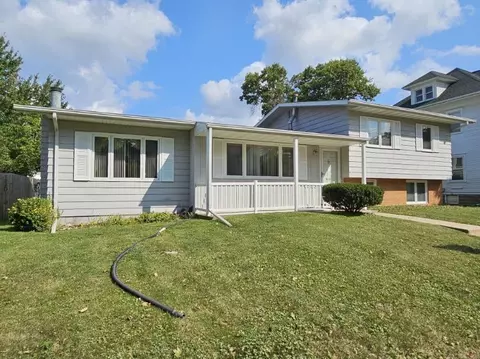 1716 Walnut St, Cedar Falls, IA 50613