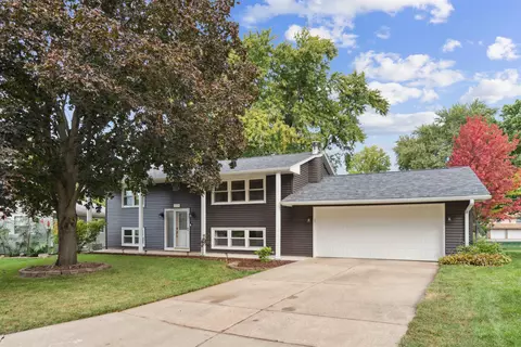 3026 San Salvador Dr, Waterloo, IA 50702