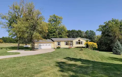 2742 Quarry Hill Rd, Decorah, IA 52101