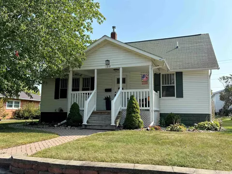 109 7th Ave S E, Oelwein, IA 50662