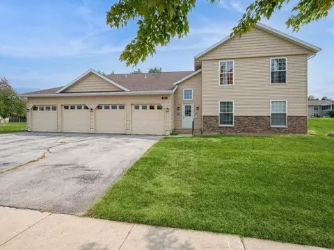 4125 NE Summerfield Ln #C, Cedar Rapids, IA 52402