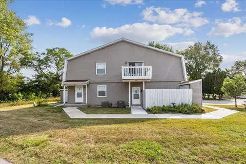 4867 Harmony Pl, Waterloo, IA 50701 photo 2