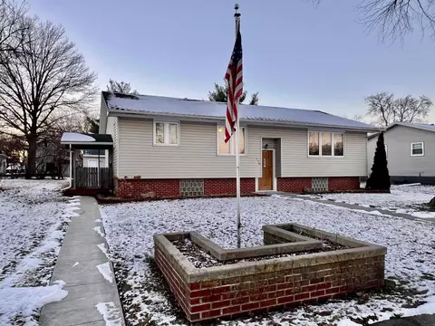 116 N Cherry St, Traer, IA 50675