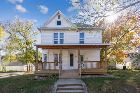 416 W 4th St, Cedar Falls, IA 50613