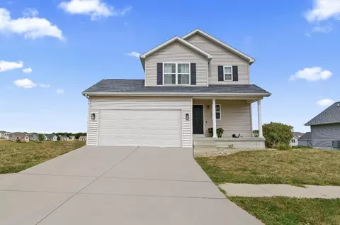 4749 Loren Dr, Cedar Falls, IA 50613
