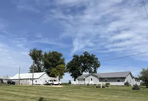 1749 Pembroke Ave, New Hampton, IA 50659