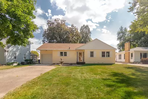 218 Terrace Dr, Waterloo, IA 50702