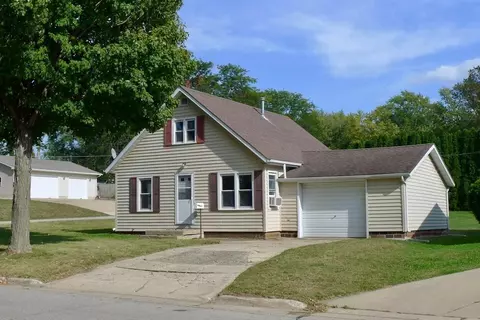 400 S Iowa St, Charles City, IA 50616
