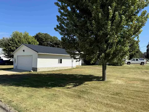 119 Mitchell St, Ackley, IA 50601 photo 4