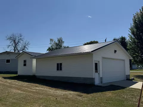 119 Mitchell St, Ackley, IA 50601 photo 2