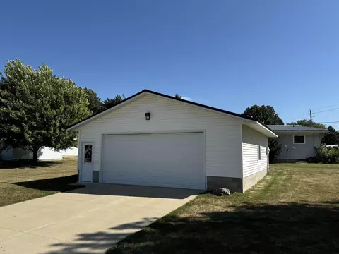 119 Mitchell St, Ackley, IA 50601 photo 3