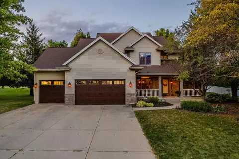 2921 Wellington Dr, Cedar Falls, IA 50613