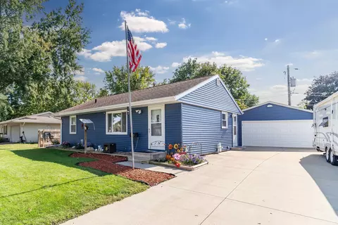 617 Greenbrier Rd, Waterloo, IA 50703