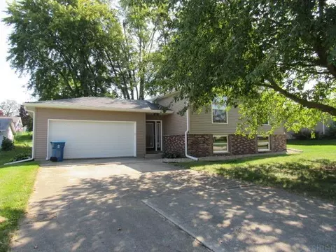 328 Celgo Ave, Monticello, IA 52310