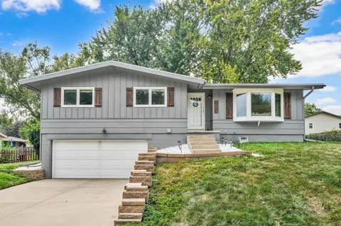 1929 Tilbury Rd, Waterloo, IA 50701
